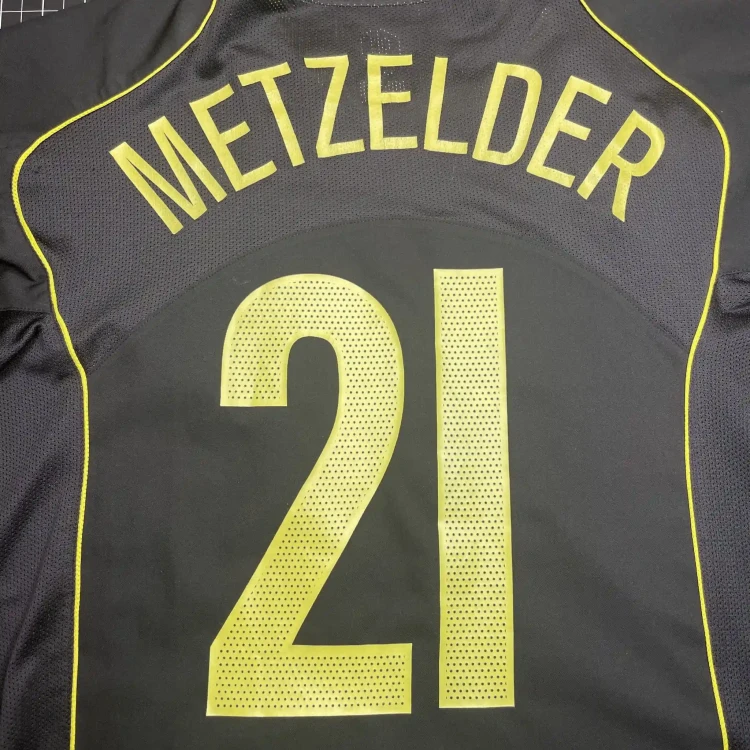 2004/05 Nike Borussia Dortmund #21 Metzelder Away Football Shirt • tiziano.shop