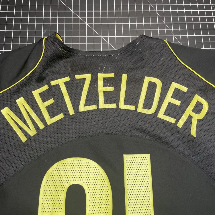 2004/05 Nike Borussia Dortmund #21 Metzelder Away Football Shirt • tiziano.shop